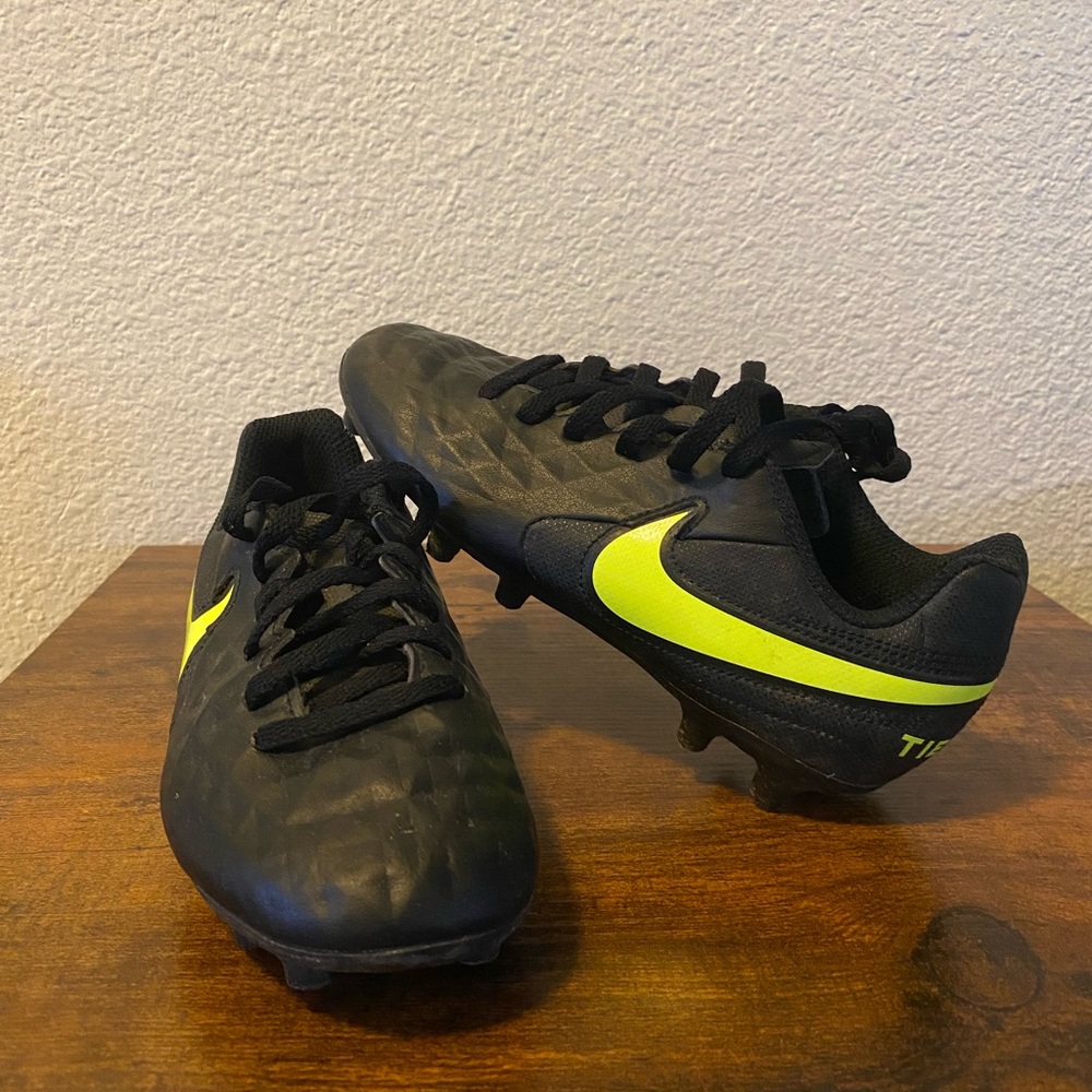 12c kids Nike soccer shoes